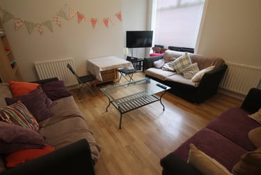 7 bed house, Roxburgh Place, Heaton, Newcastle, NE65HU - Image 1